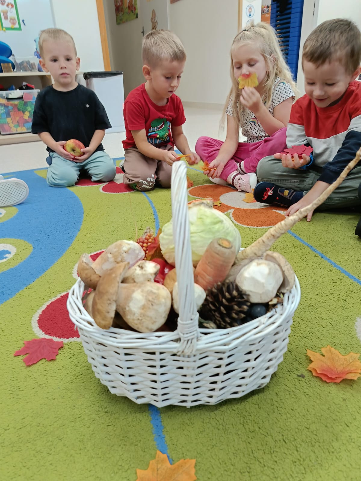 Dekoracje jesienne w sali