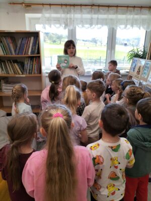 Miniaturka artykułu Odwiedziny w bibliotece